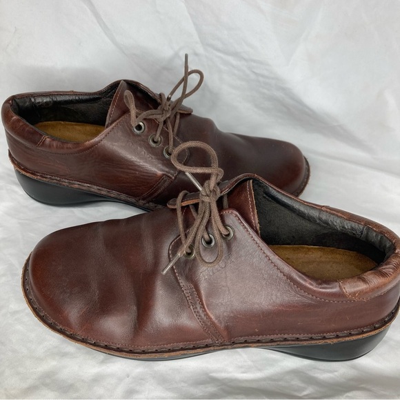 Naot Oxford leather shoes